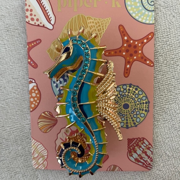 Piper K Gorgeous whimsical Seahorse Hair Claw Clip - Picture 2 of 3